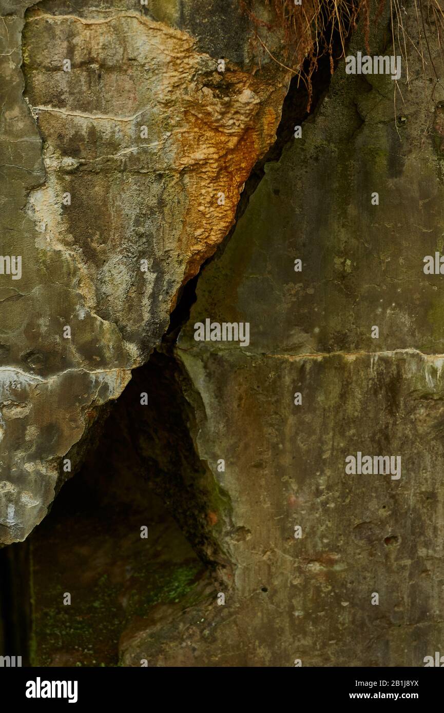 Rock and wall crevices hi-res stock photography and images - Alamy