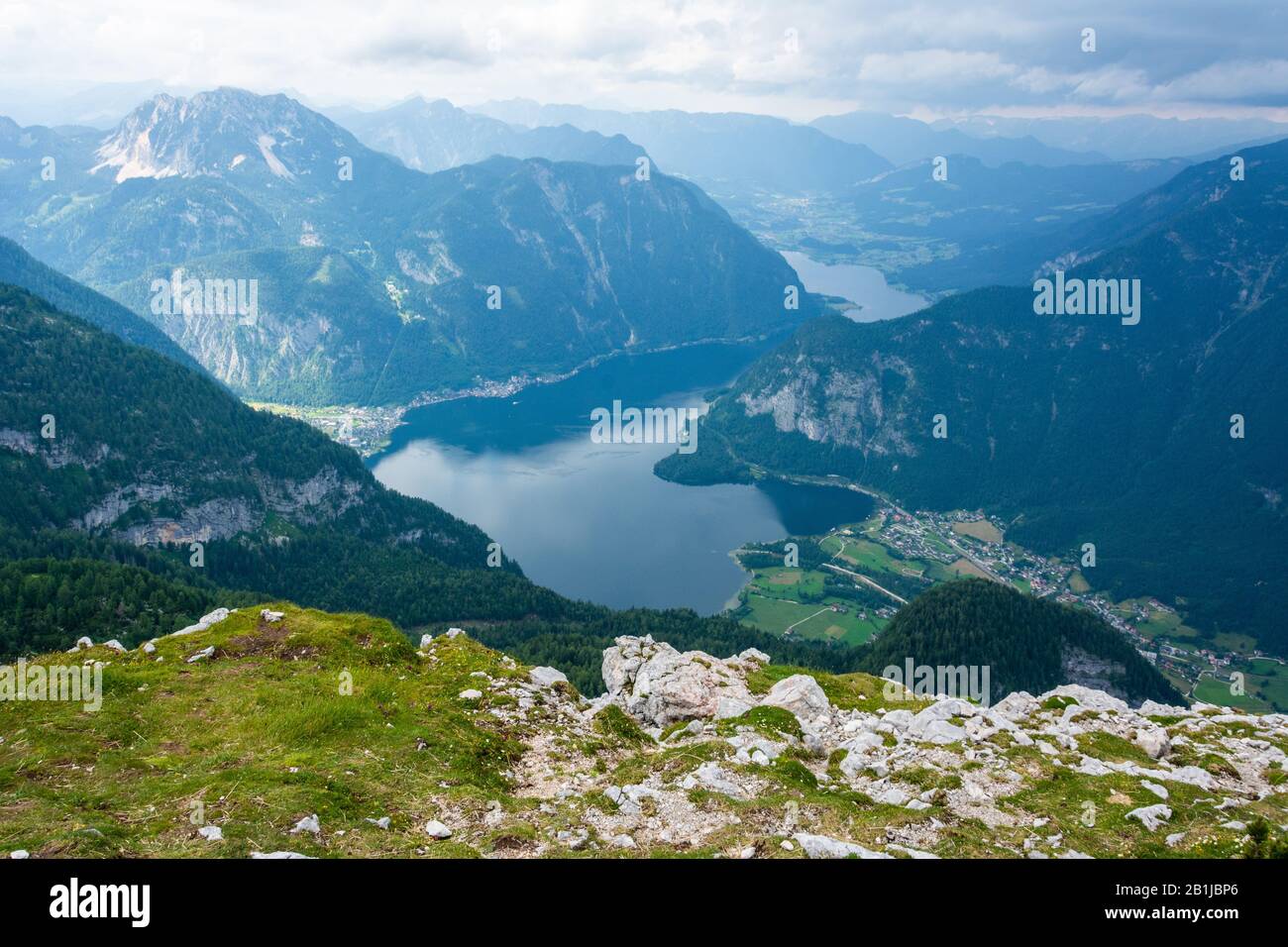 View over Hallstatter See lake and towns of Hallstatt and Obetraun, in summer. Stock Photo