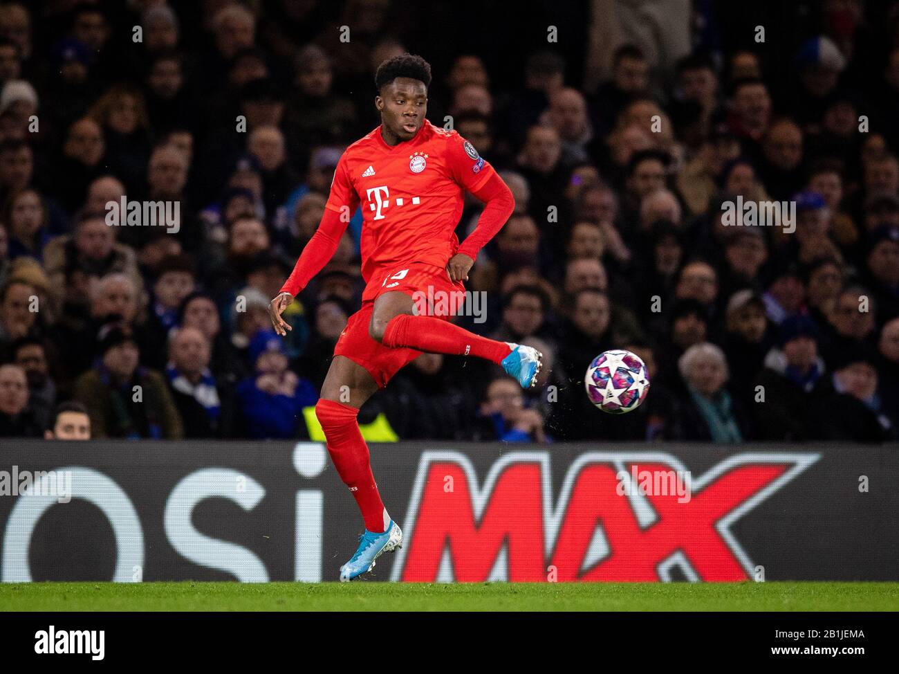 London, 25.02.2020 Alphonso Davies (FCB) Chelsea London - FC Bayern München  DFL regulations prohibit any use of photographs as image sequences and/or Stock Photo