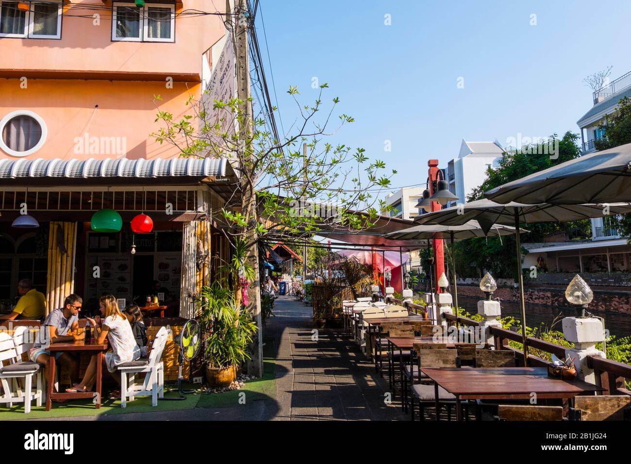 Canalside restaurant, Old quarters of Banglamphu, Bangkok, Thailand Stock Photo