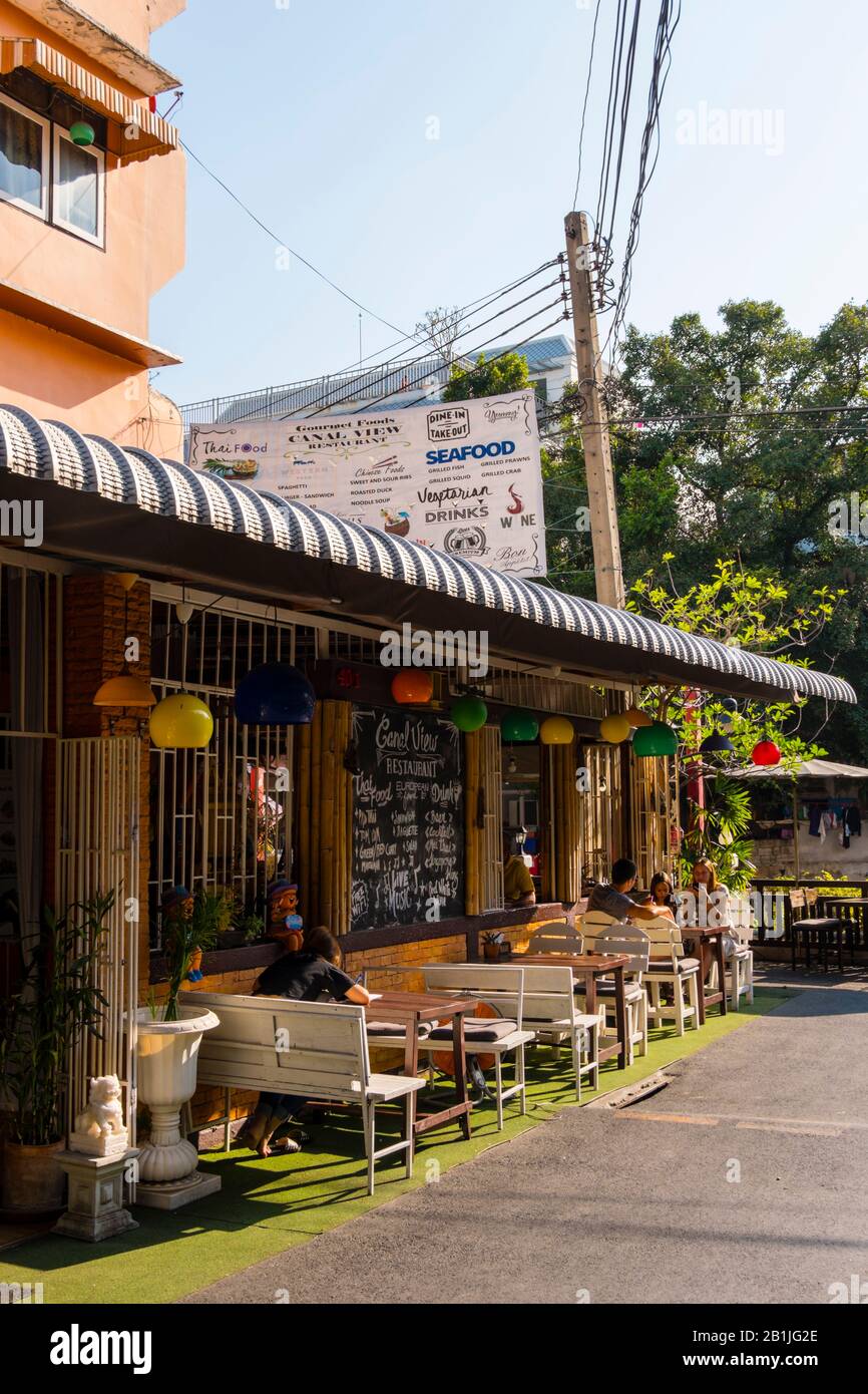 Canalside restaurant, Old quarters of Banglamphu, Bangkok, Thailand Stock Photo