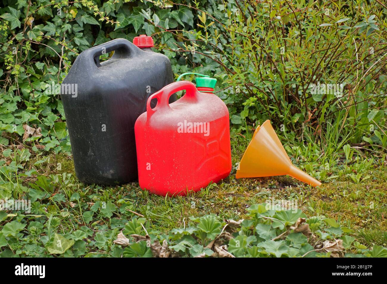 Download Jerry Cans High Resolution Stock Photography And Images Alamy Yellowimages Mockups
