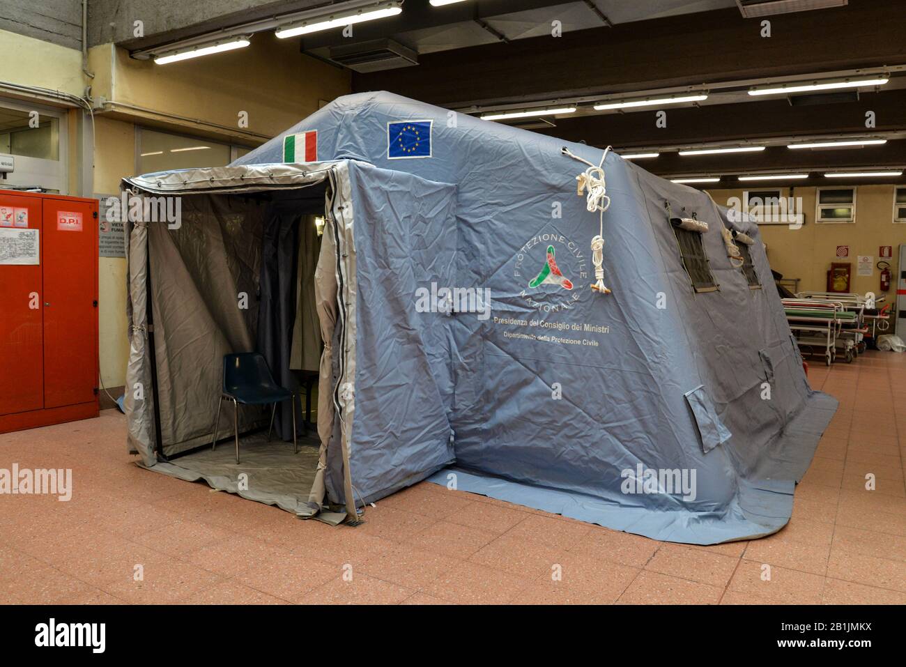Turin, Italy. 25th Feb, 2020. Prevention tents for coronavirus patients was  built in front of the emergency room of the hospital to separate usual  patients from potentially infected by Covid-19.Italy is at