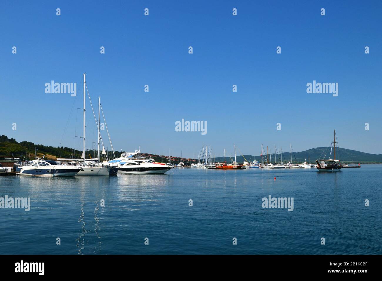 Many sailboat parking bay shore hi-res stock photography and images - Alamy