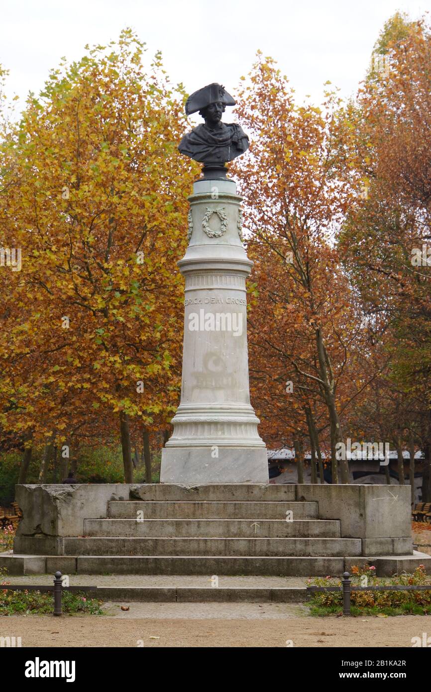 Friedrich der Grosse-Denkmal im Volkspark Friedrichshain, Berlin ...