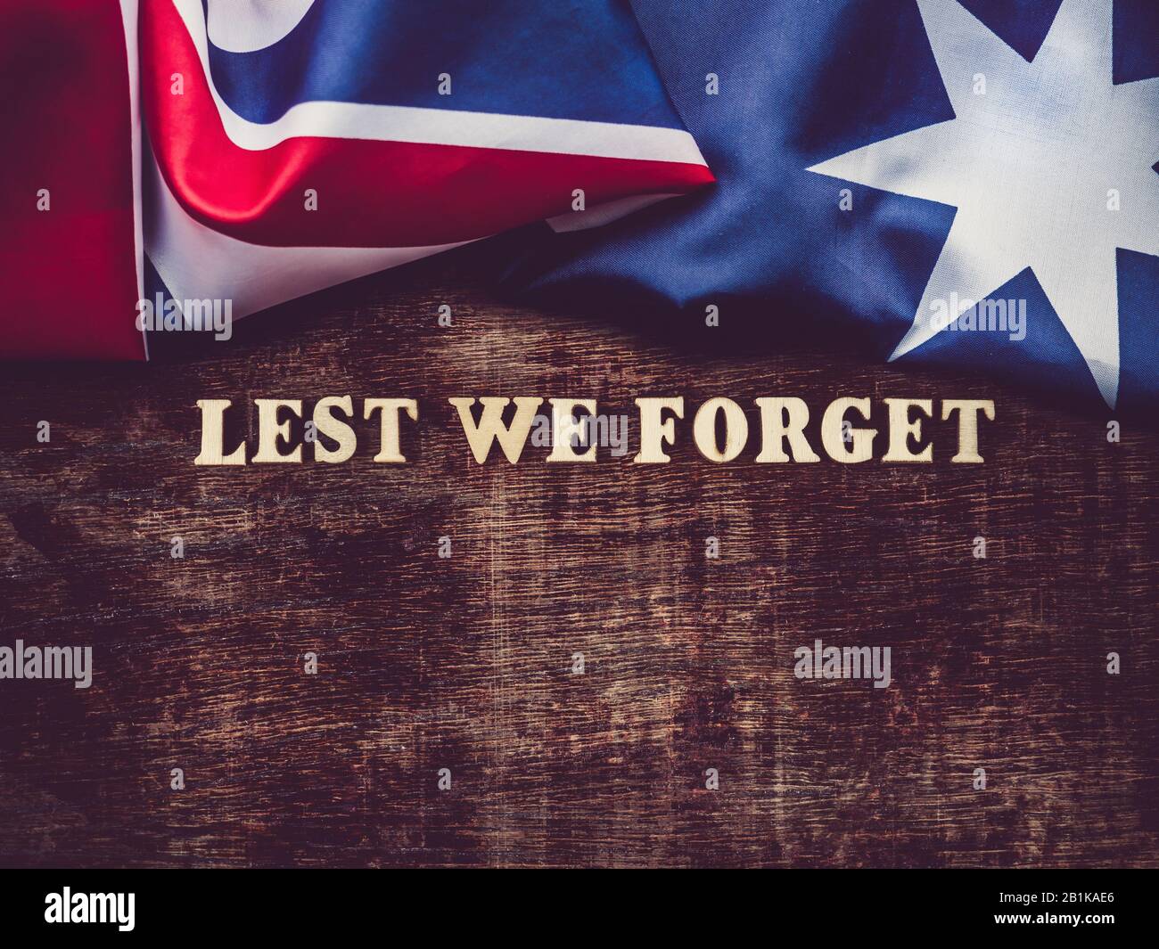 Anzac Day. Lest We Forget. Greeting card Stock Photo - Alamy, image size:1300x1065