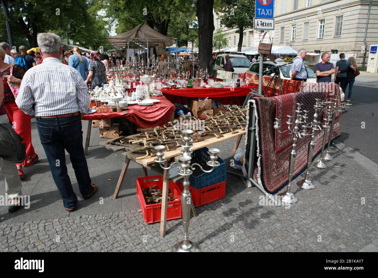 SonntagsFlohmarkt auf der Strasse des 17. Juni , Tiergarten, Berlin
