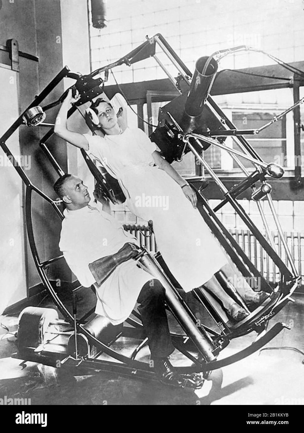 XRAY MACHINE in 1930s Stock Photo Alamy