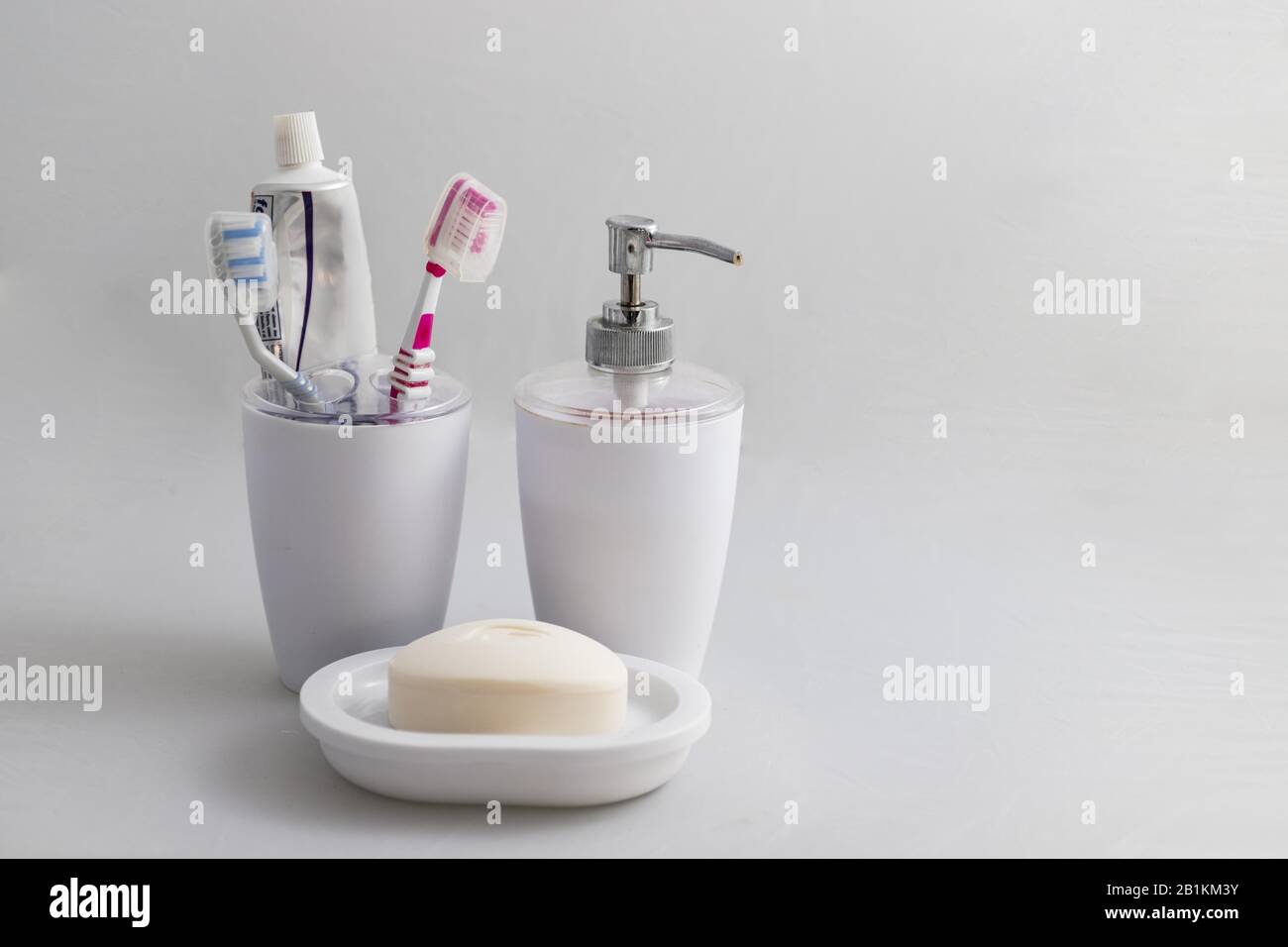 https://c8.alamy.com/comp/2B1KM3Y/toothbrush-holder-liquid-soap-and-soap-2B1KM3Y.jpg