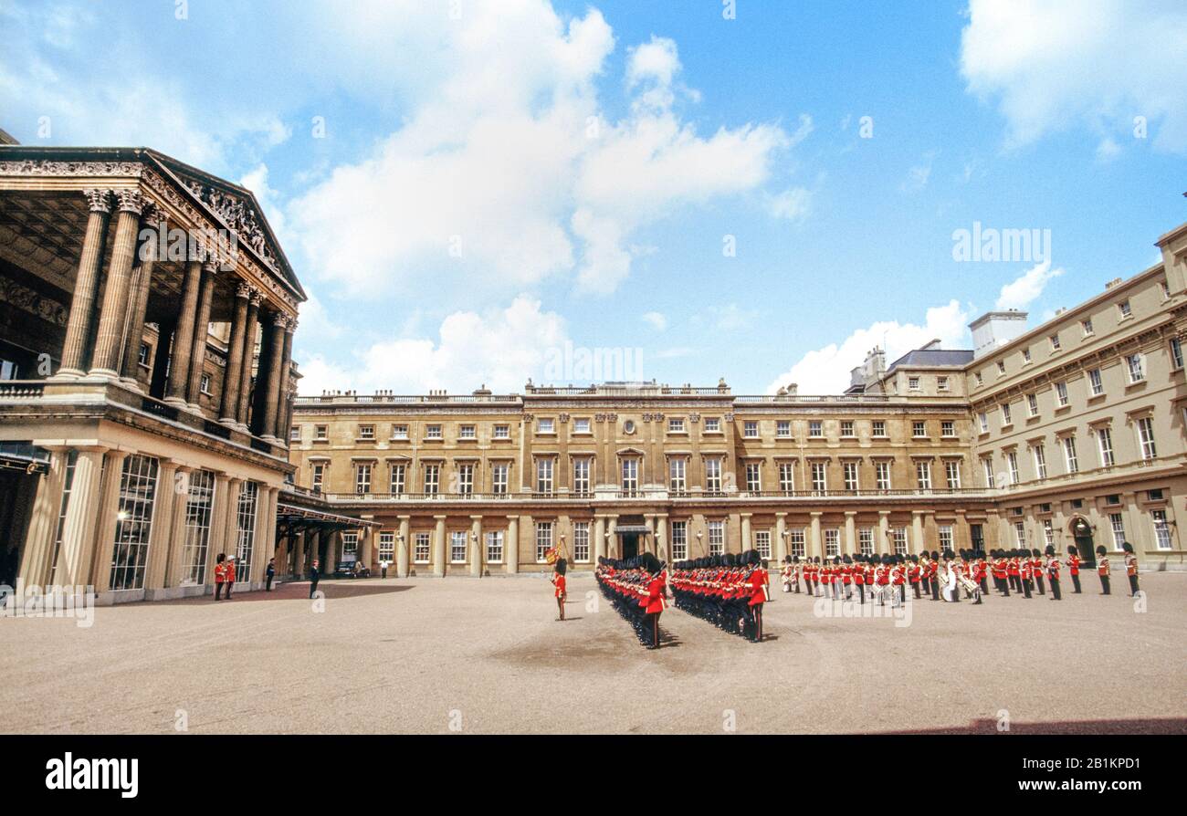 Inner courtyard of Buckingham Palace, London, England Stock Photo Alamy