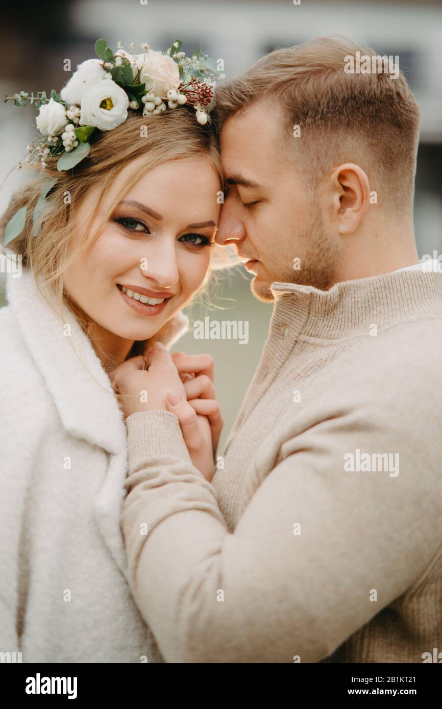 Newlyweds stand hi-res stock photography and images - Alamy