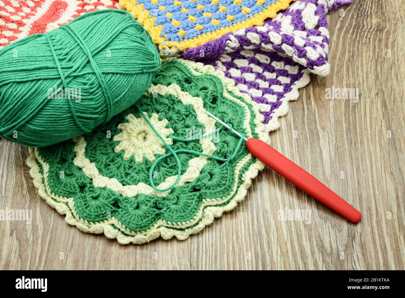 https://c8.alamy.com/comp/2B1KTKA/traditional-crochet-oven-gloves-made-of-green-and-beige-wool-needle-work-2B1KTKA.jpg