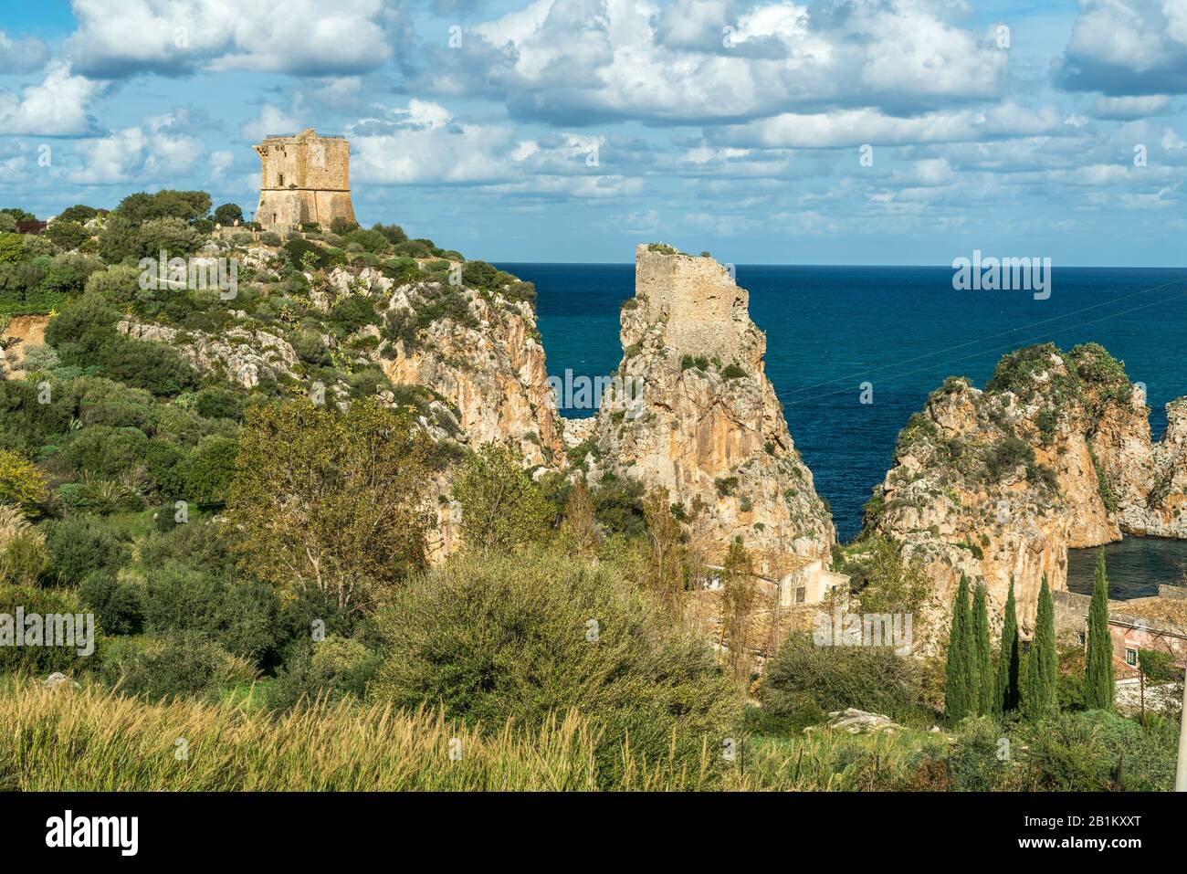 Wachturm auf den Klippen von Scopello, Sizilien, Italien, Europa  |  watch tower on the cliffs of  Scopello, Sicily, Italy, Europe Stock Photo