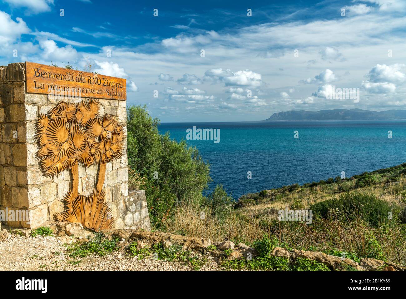 Eingang zum Naturreservat Zingaro, Sizilien, Italien, Europa  |  entrance to the Zingaro Natural Reserve, Sicily, Italy, Europe Stock Photo