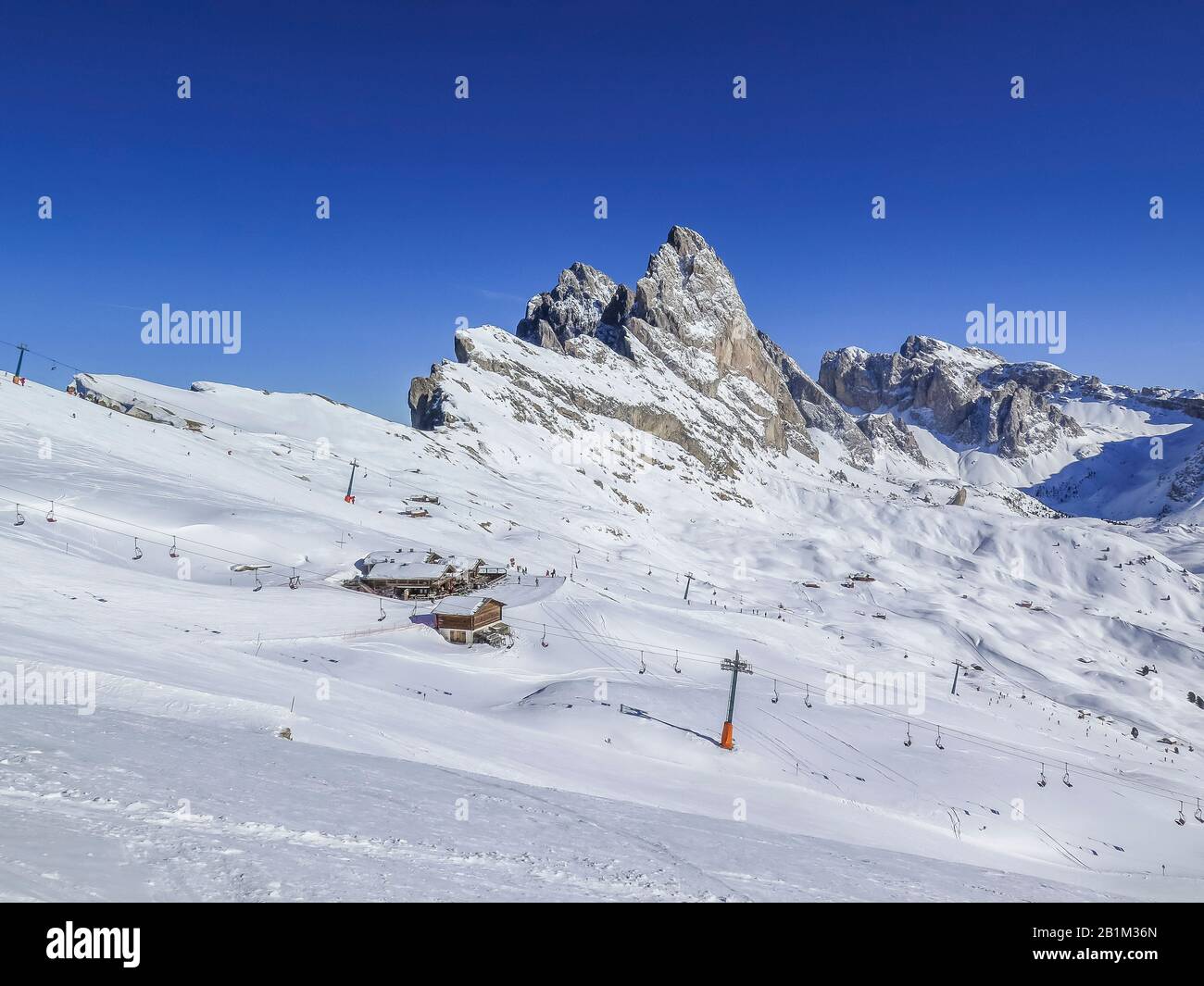 Skigebiet an der Geisler Gruppe, Furchetta und Sass Rigais, Gröden, Dolomiten, Italien Stock Photo