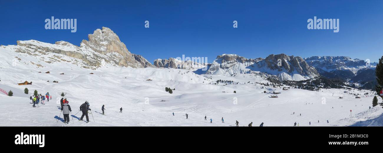 Skigebiet an der Geisler Gruppe, Furchetta und Sass Rigais, Gröden, Dolomiten, Italien Stock Photo