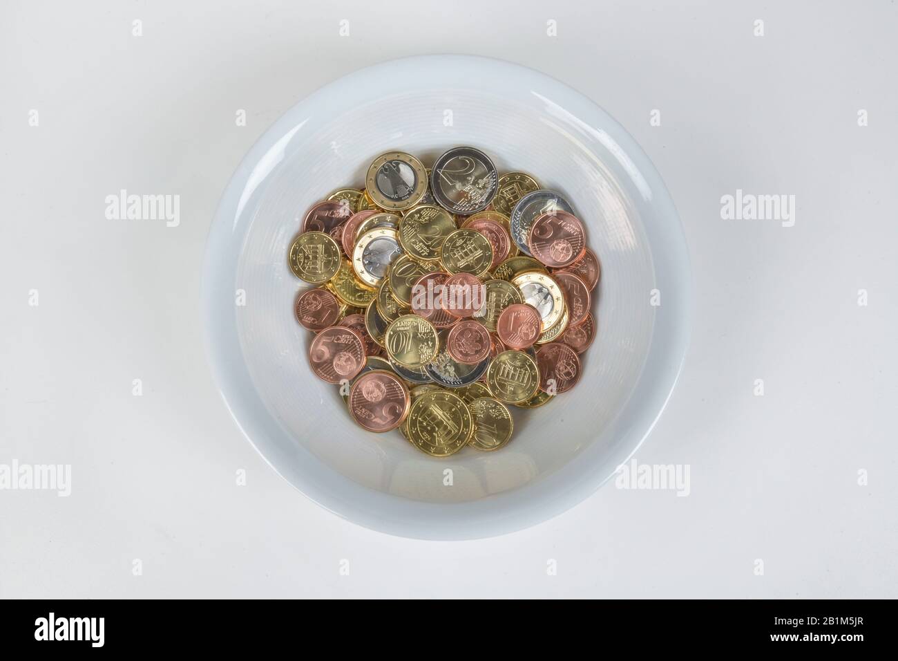 Schale, Münzen, Symbolfoto Geldspende, Studioaufnahme Stock Photo