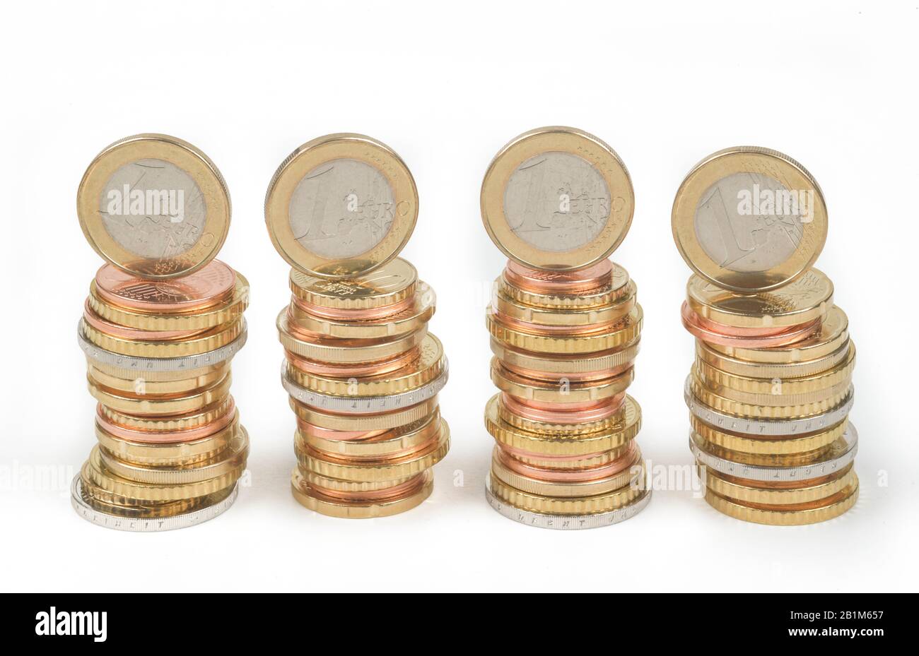 Stapel Centmünzen und Euromünzen, Studioaufnahme Stock Photo