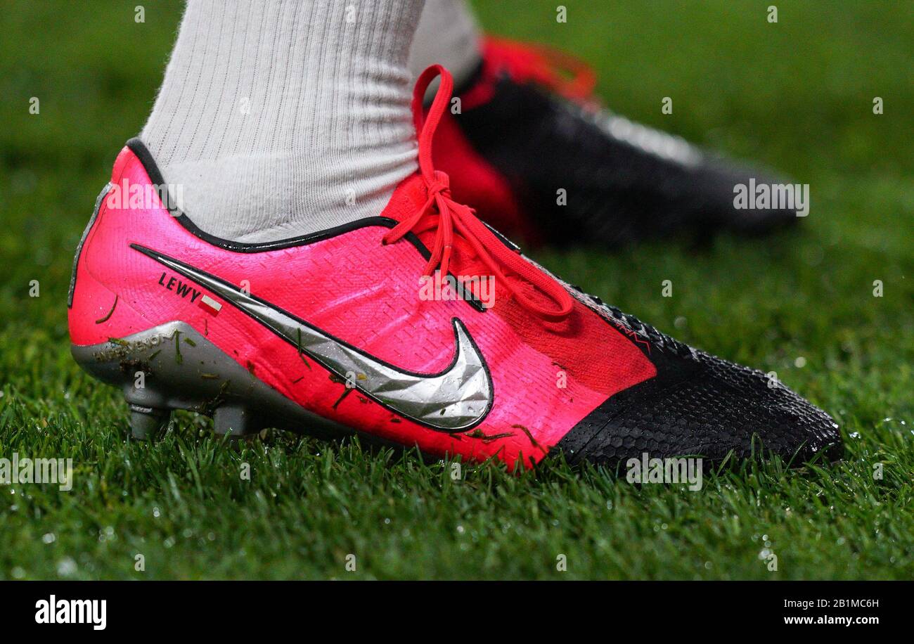 The football boot of Robert Lewandowski of Bayern Munich displaying LEWY & Poland flag during the UEFA Champions League round of 16 1st leg match between Chelsea and Bayern Munich at Stamford Bridge, London, England on 25 February 2020. Photo by Andy Rowland. Stock Photo