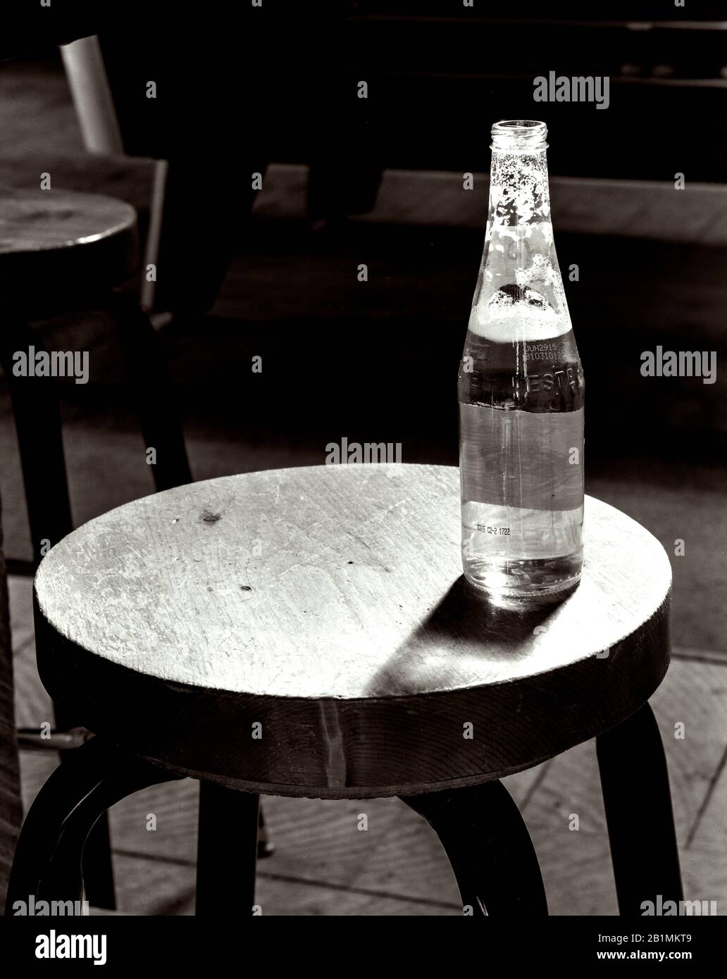 BW02225-00...WYOMING - Beer bottle on bar stool in the town of Dubois. Stock Photo
