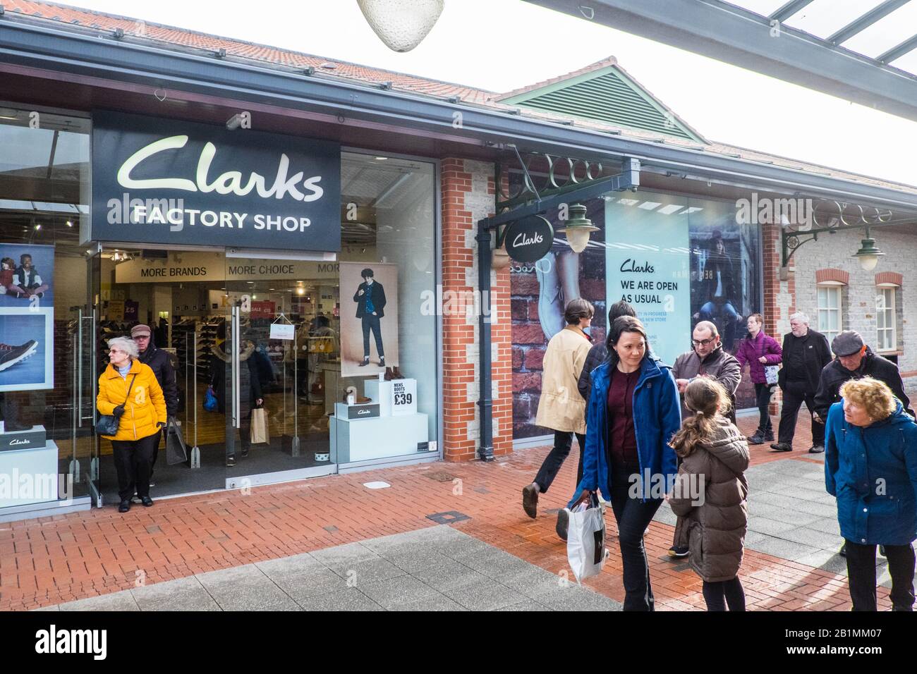 Clarks shop,village,outlet,shop,shops,retail,Street ,near,Glastonbury,Somerset,England,English,GB,Geat,Britain,British,UK Stock Photo Alamy