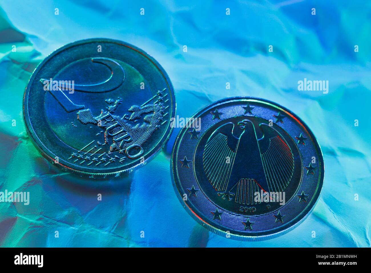 Zwei Euromünzen beleuchtet in classic-blue Stock Photo