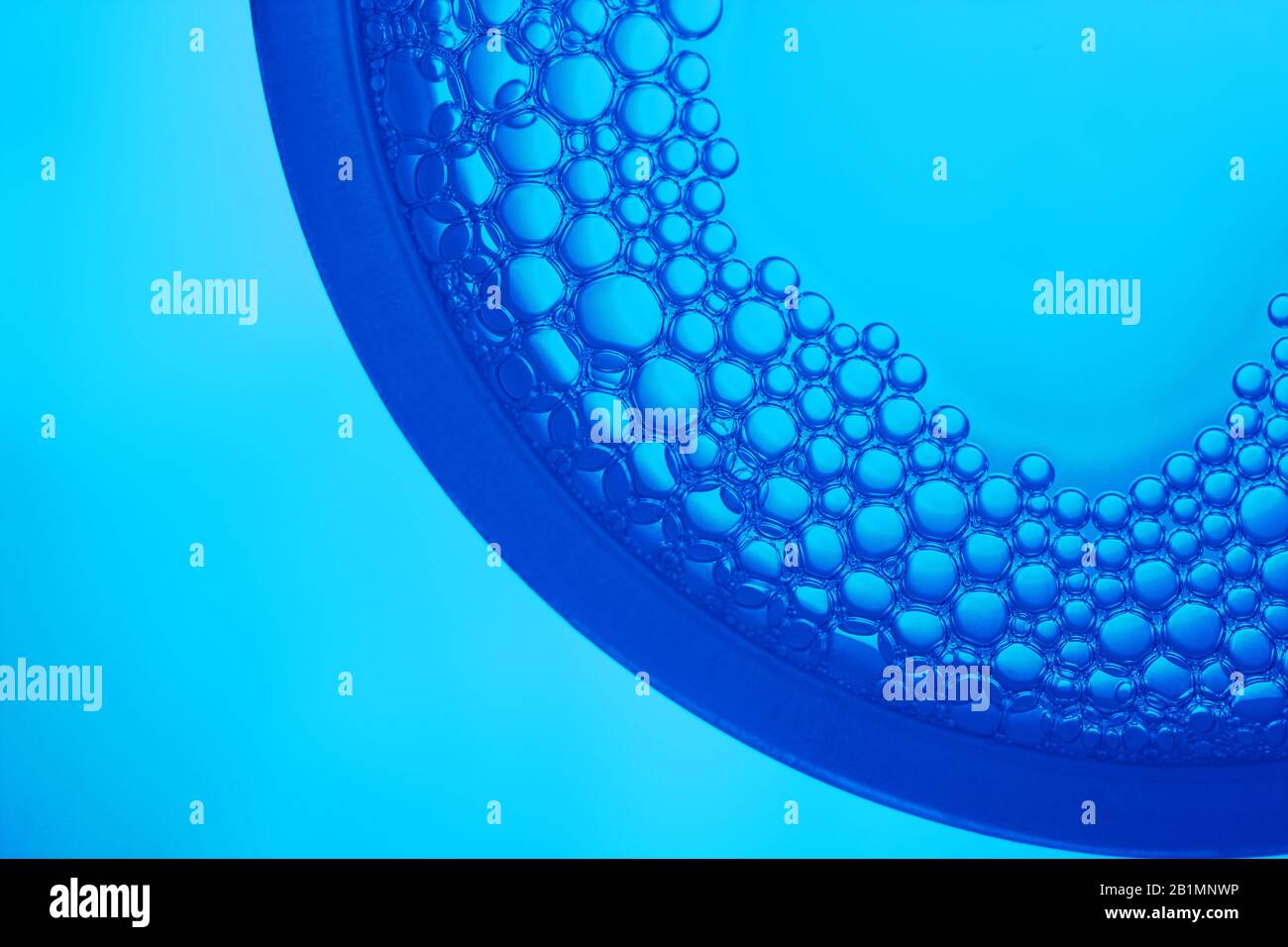 Luftbläschen in classic-blue Stock Photo