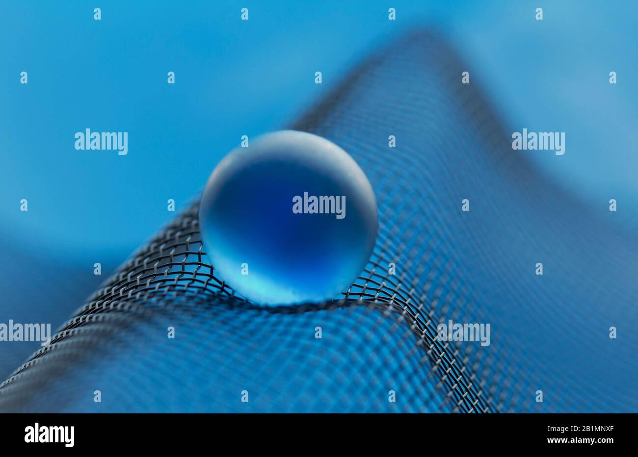 Netzwerk mit blauer Glaskugel in classic-blue Stock Photo