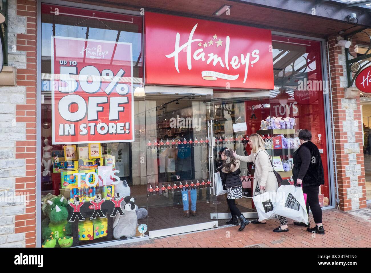 Clarks shop,village,outlet,shop,shops,retail,Street ,near,Glastonbury,Somerset,England,English,GB,Geat,Britain,British,UK Stock Photo Alamy
