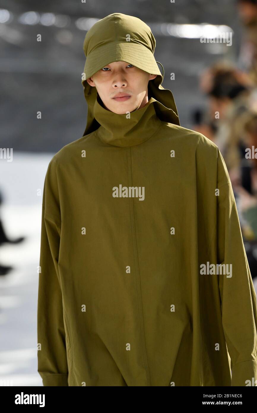 Kenzo fashion show hi res stock photography and images Page 3 Alamy