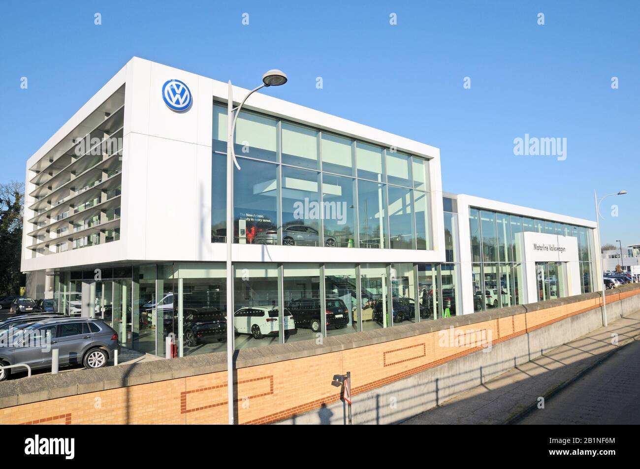 Motorline Volkswagen car dealership showroom, Coulsdon, Greater London, England, UK.  Architects: SRA Stock Photo