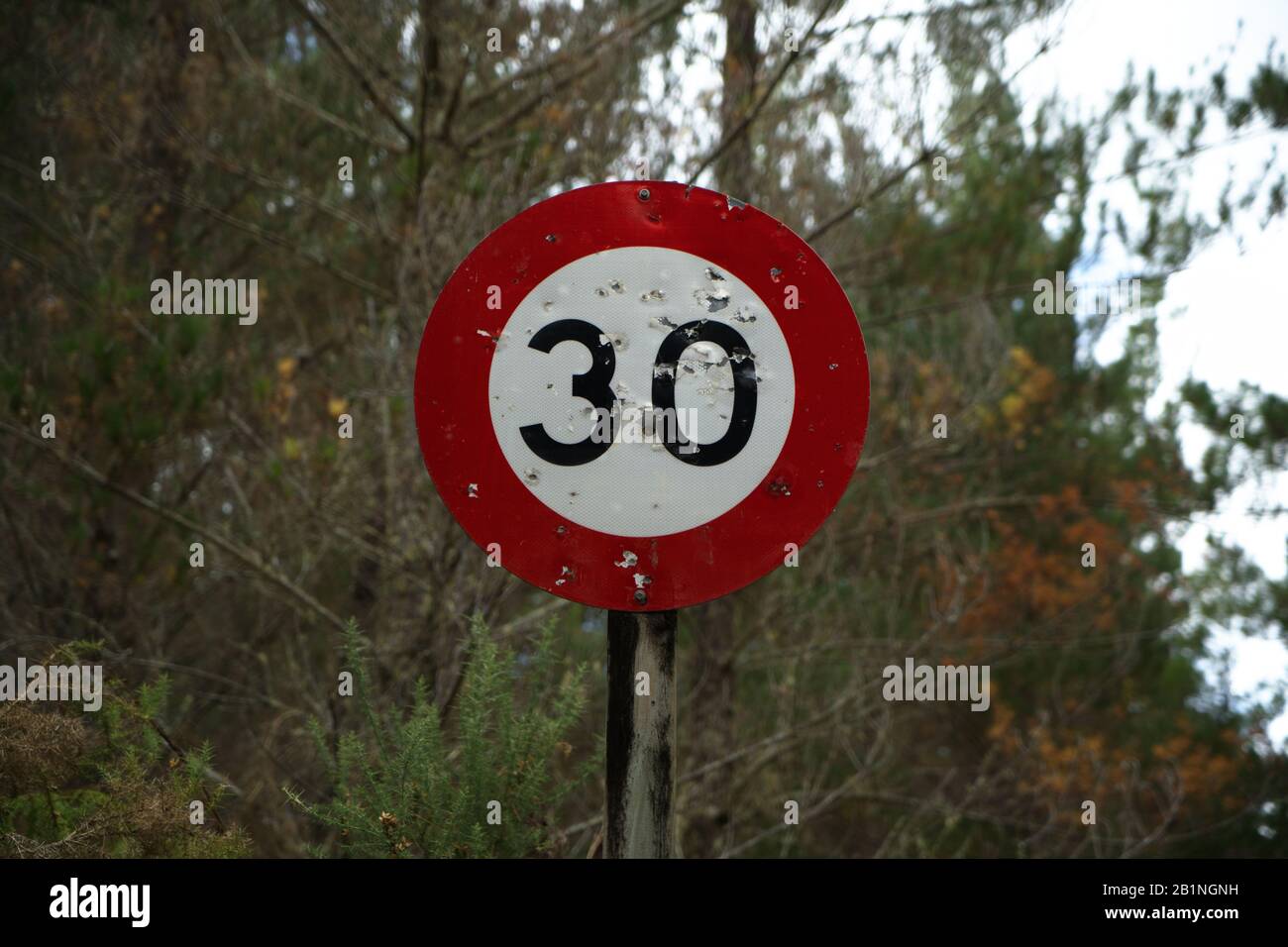 Thirty kilometers per hour hi res stock photography and images Alamy
