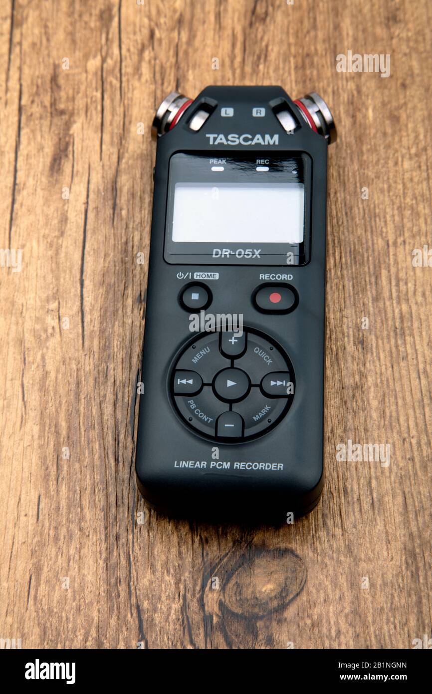 HUETTENBER, GERMANY - FEBRUARY 03, 2020: Tascam DR-05X Digital Audio  recorder. Portable field recorder on wooden background Stock Photo - Alamy