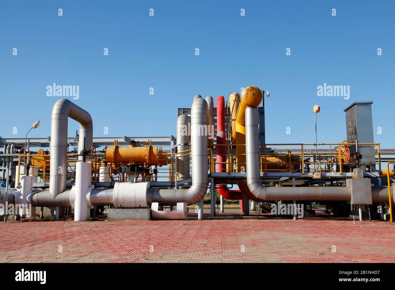 Oil field scene, oil pipelines and facilities Stock Photo Alamy