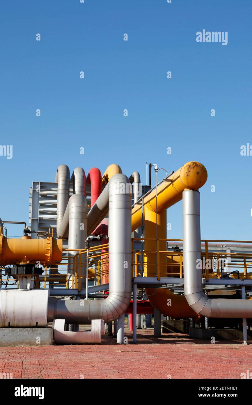 Oil field scene, oil pipelines and facilities Stock Photo Alamy