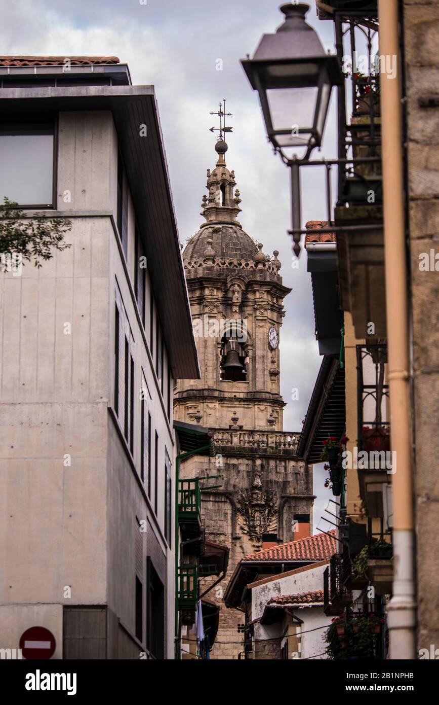 Iglesia Santa María de la Asunción, Hondarribia, País Vasco Stock Photo