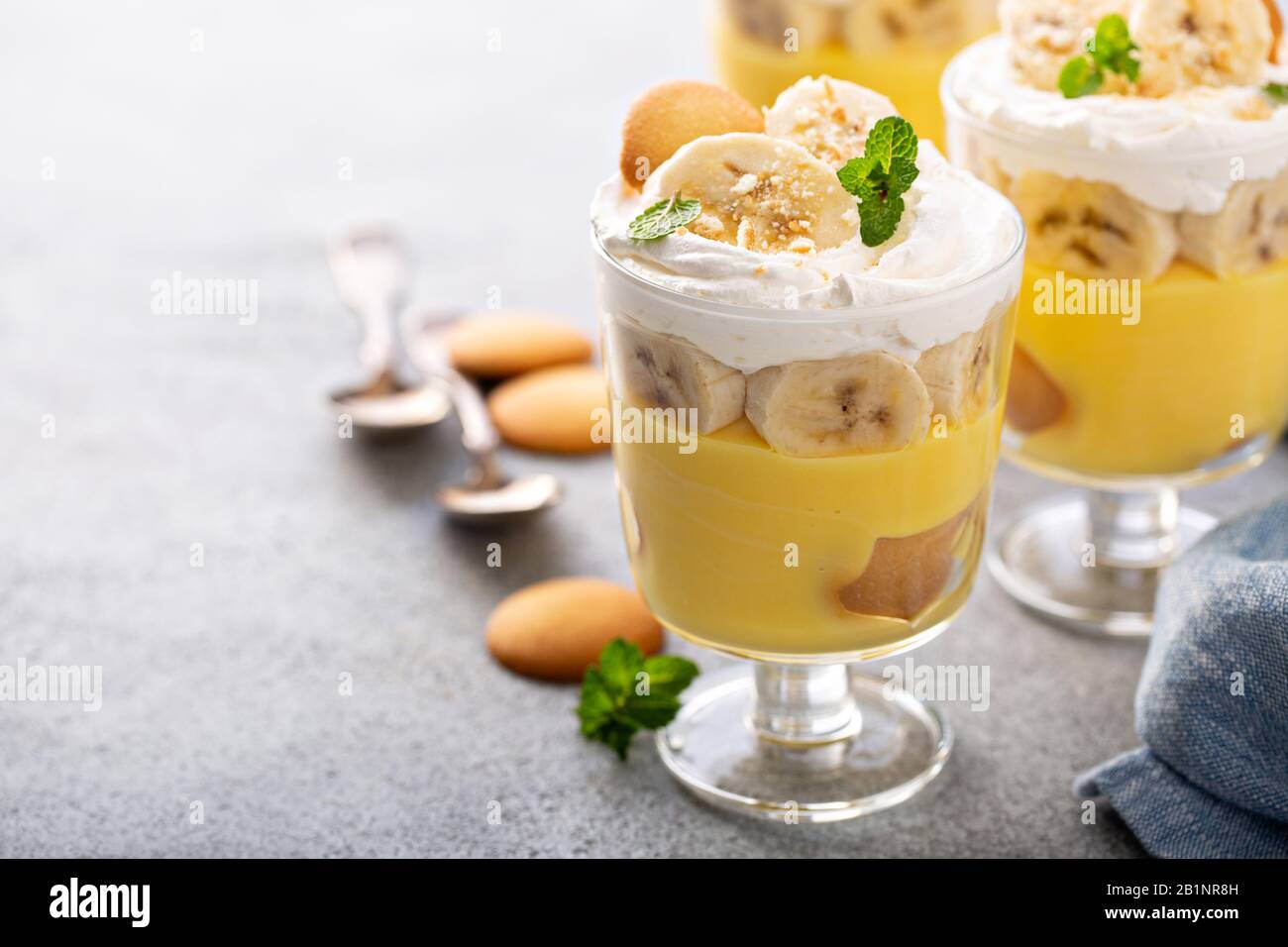 Banana pudding in small glasses Stock Photo Alamy