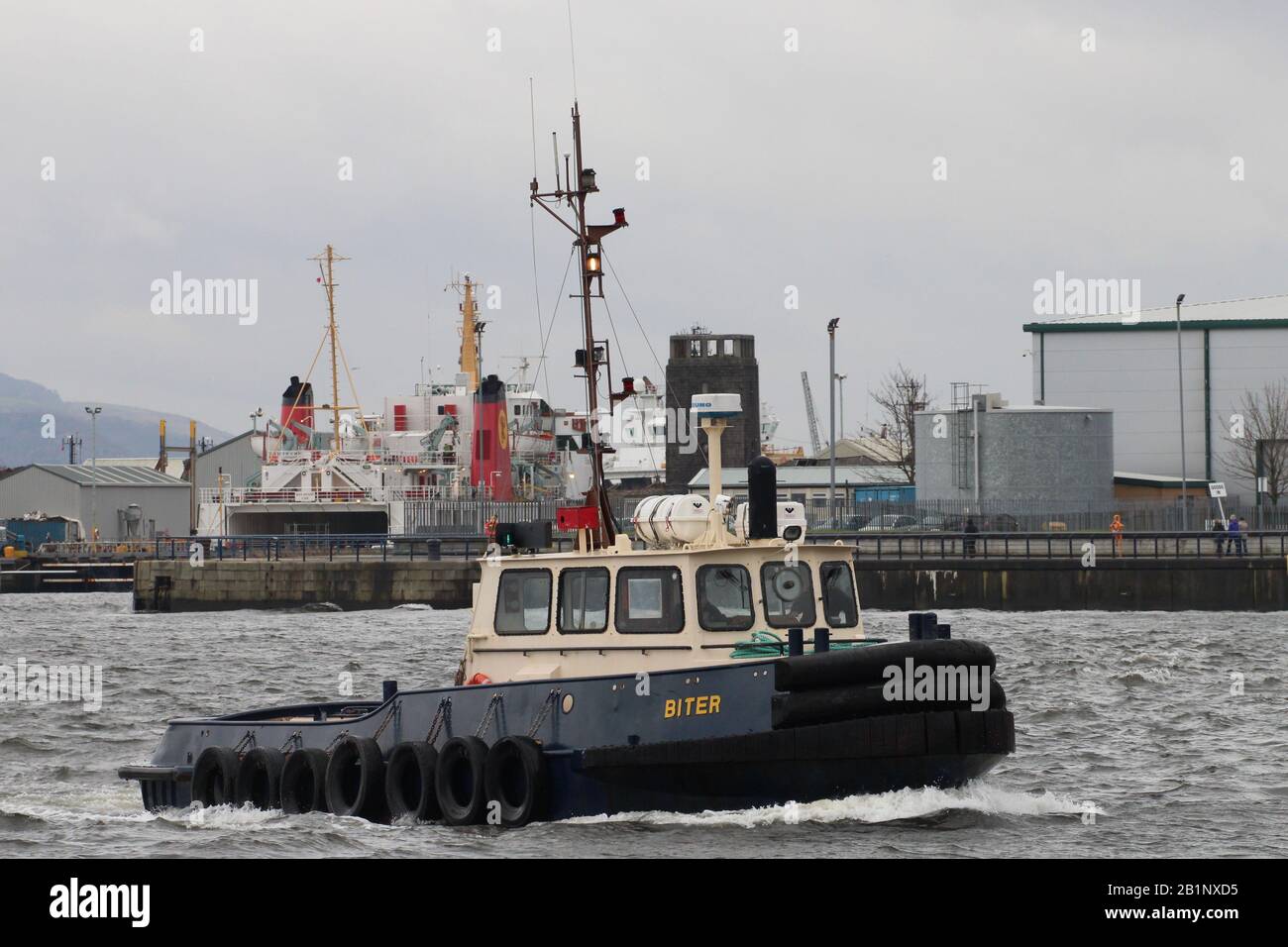 Biter, a Damen Stan 1 tug operated by Clyde Marine Services, returning to its base at Victoria Harbour in Greenock, Inverclyde. Stock Photo