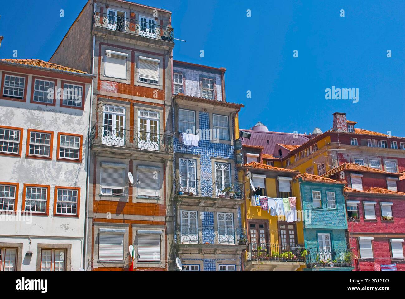 typical-buildings-in-porto-portugal-stock-photo-alamy