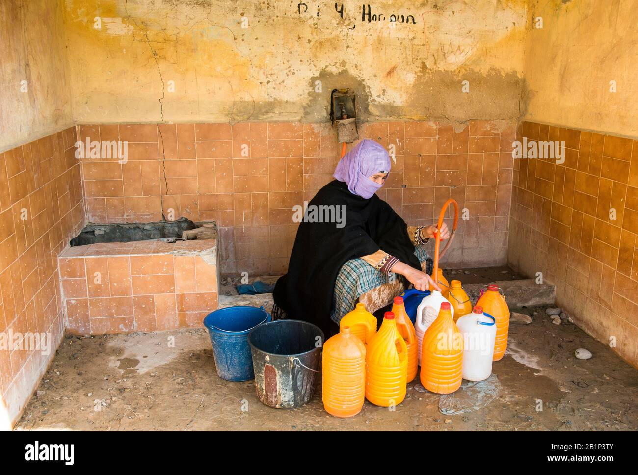 Market in tinghir morocco africa hi-res stock photography and images ...