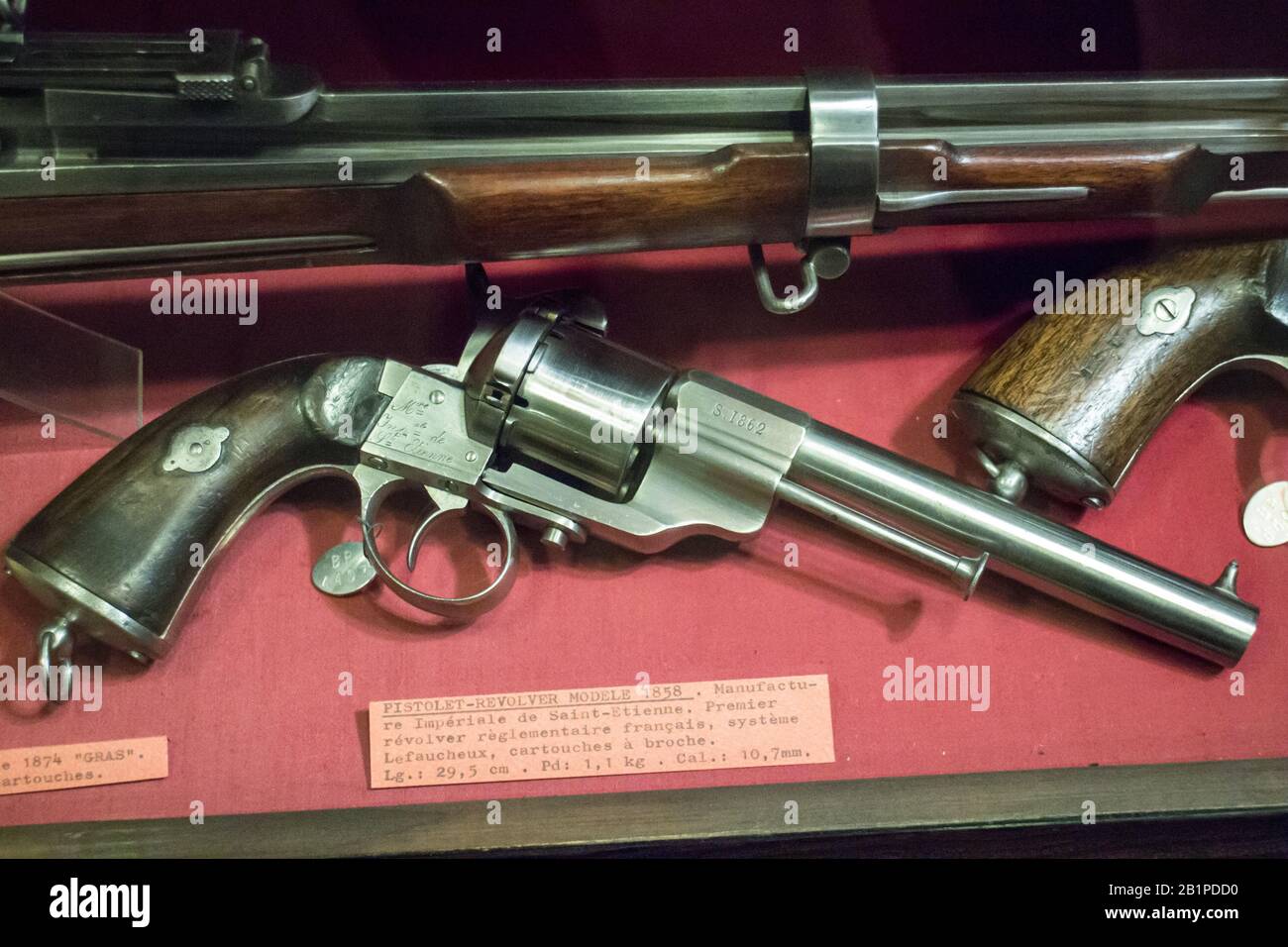 Musée de l'Emperi,Salon-de-Provence : Pistolet-revolver modèle 1858,système LEFAUCHEUX calibre 10,7mm Stock Photo