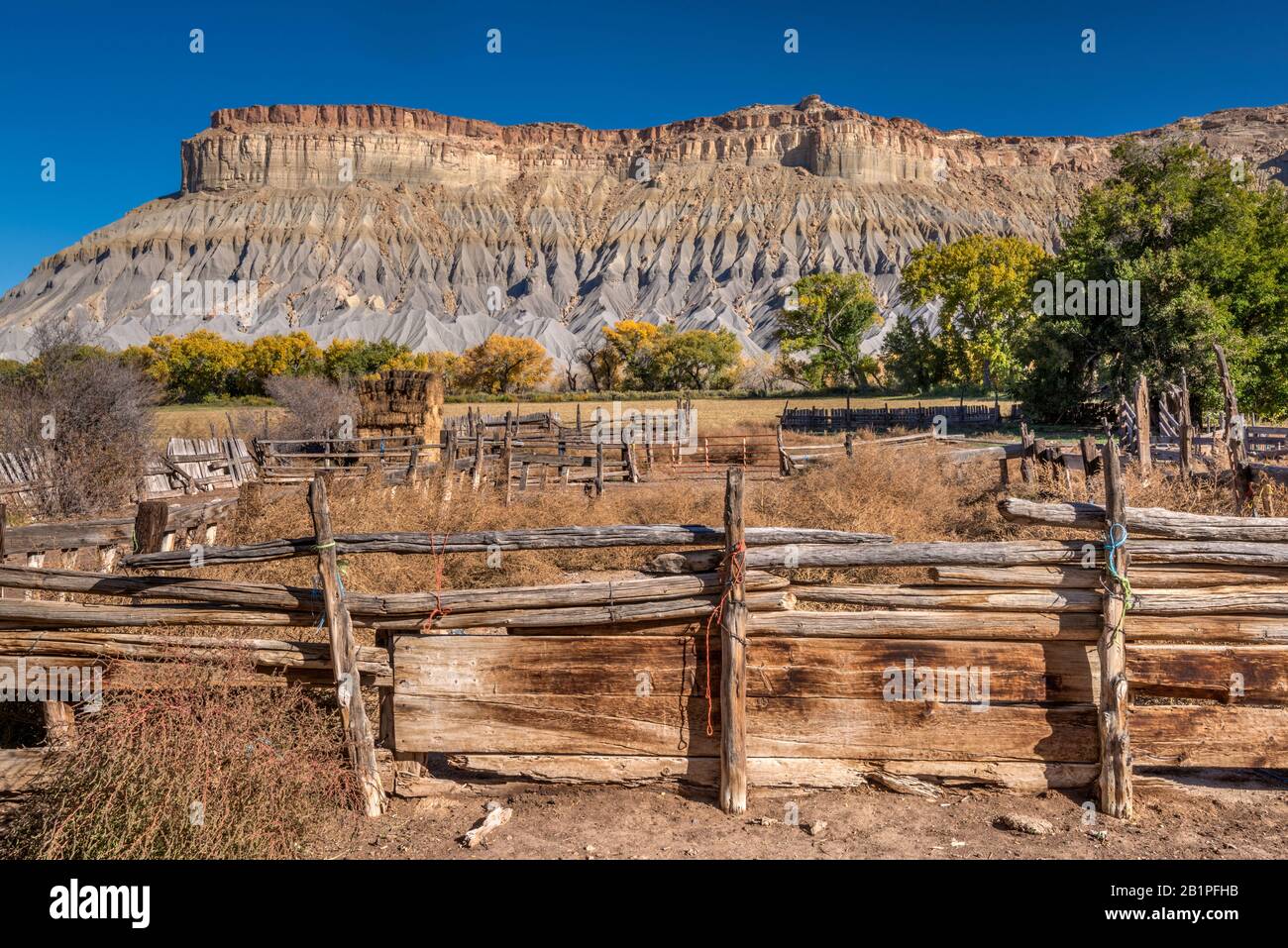 Abandoned corral near Fremont River, South Caineville Mesa in Upper Blue Hills behind, near Capitol Reef National Park, Utah, USA Stock Photo
