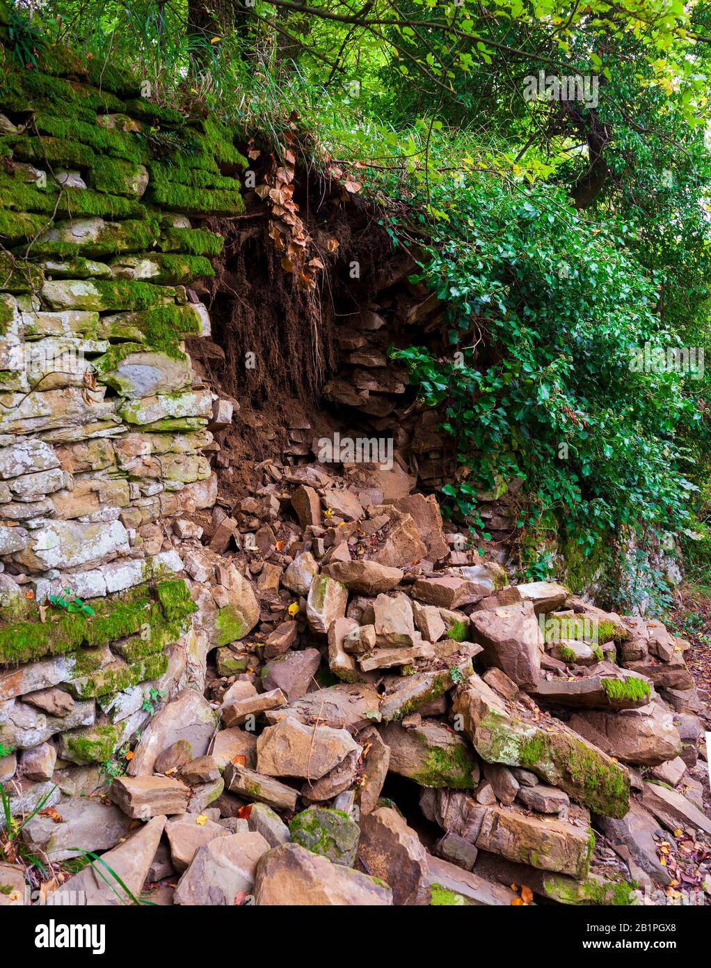 Detroyed Stack Rocks Destroyed dry stone wall hi-res stock photography and images - Alamy