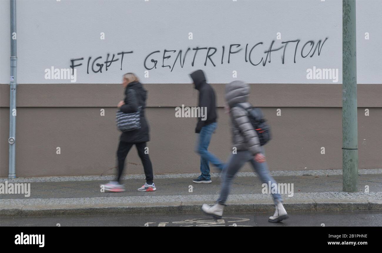 Graffiti gegen Gentrifizierung, Ruschestraße, Lichtenberg, Berlin, Deutschland Stock Photo