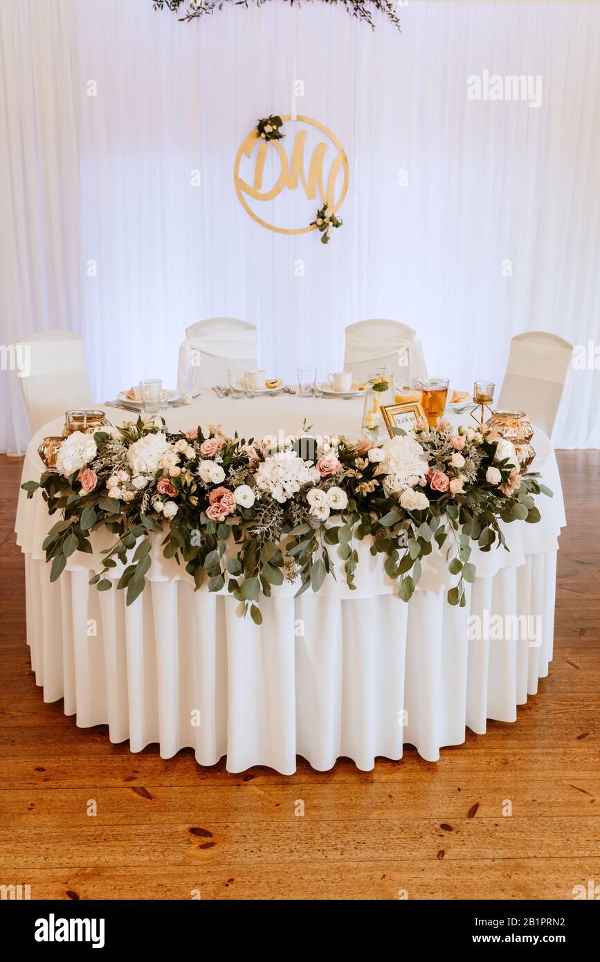 Wedding hall arrangement hi-res stock photography and images - Alamy