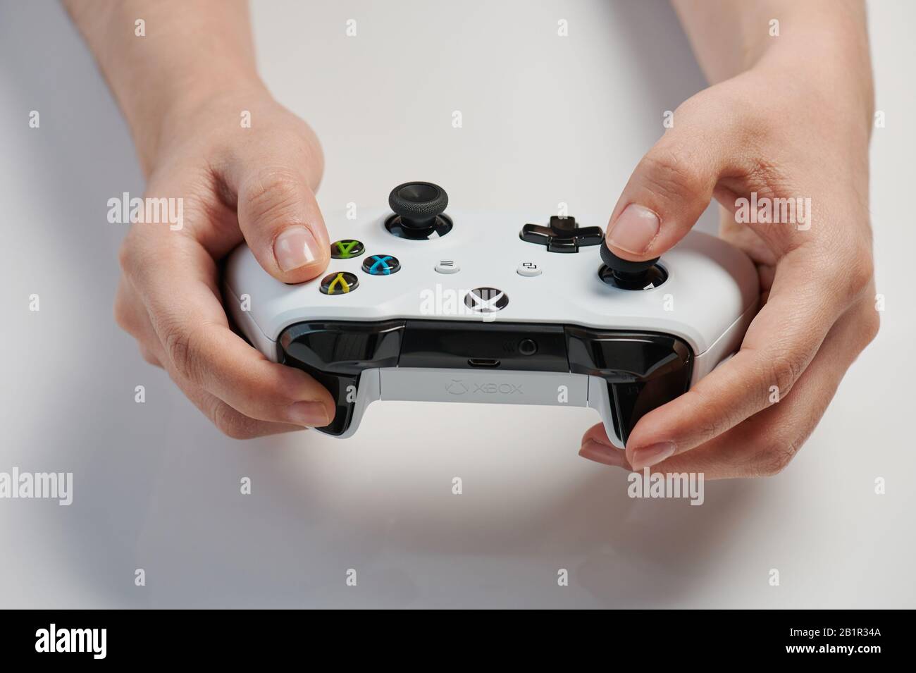 Page 3 - Playing Xbox High Resolution Stock Photography and Images - Alamy