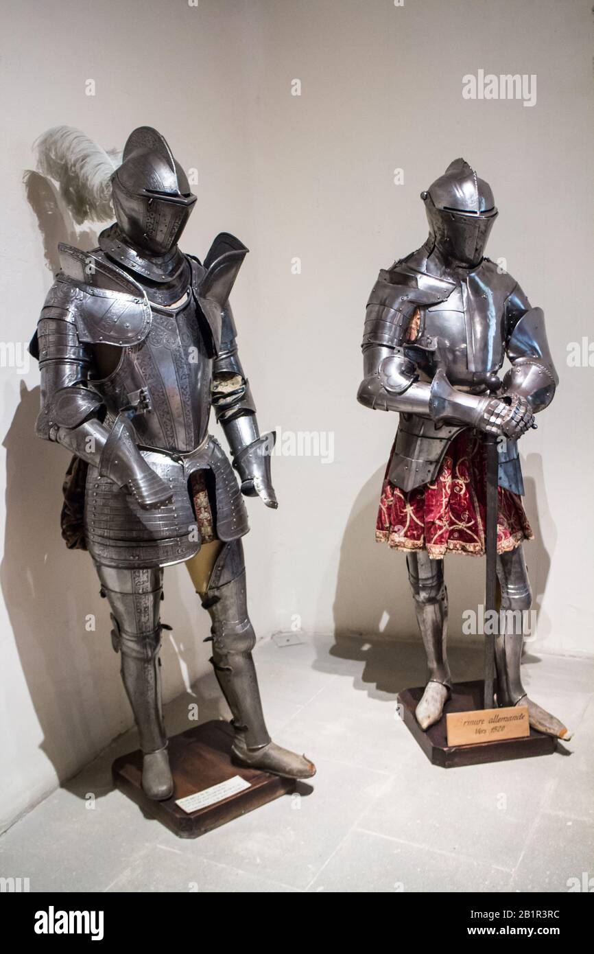 Musée de l'Emperi,Salon-de-Provence : armure Gendarme d'ordonnance et armure Allemande (à droite) Ca 1520 Stock Photo