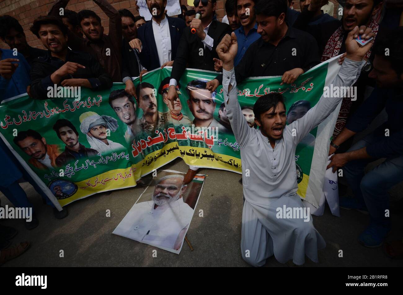 Peshawar Pakistan 27th Feb Pakistan Patriotic Youth Kp Members Protest In Favor Of Pak Army From Press Club To Governor House Protesters Also Burning The Picture Of Indian Pm Narenda Modi