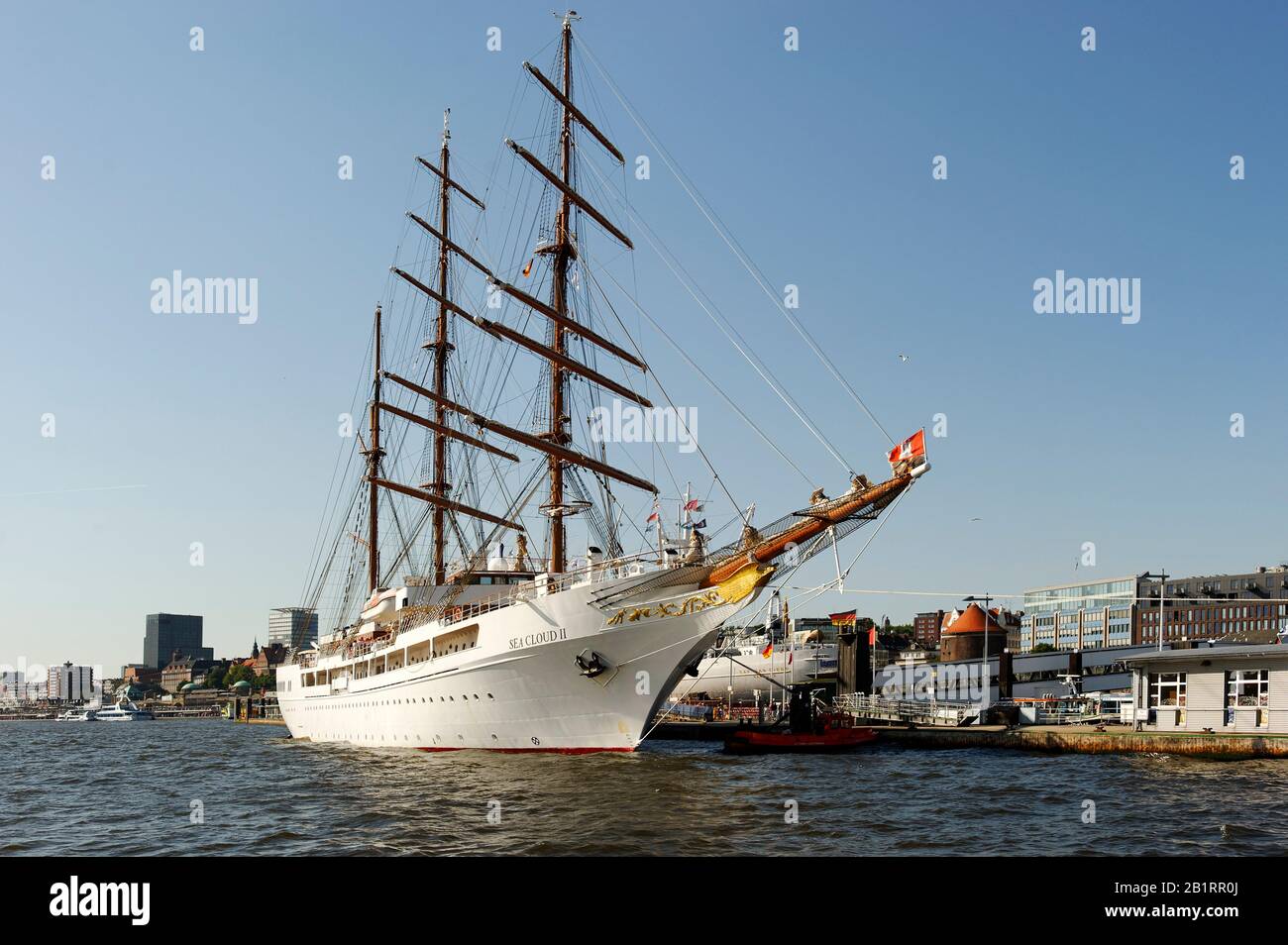 Luxus-Segelyacht SEA CLOUD II, Lifestyle und maritimes Flair im City- und Sportboothafen Hamburg, Neustadt, Hansestadt Hamburg, Deutschland, Stock Photo