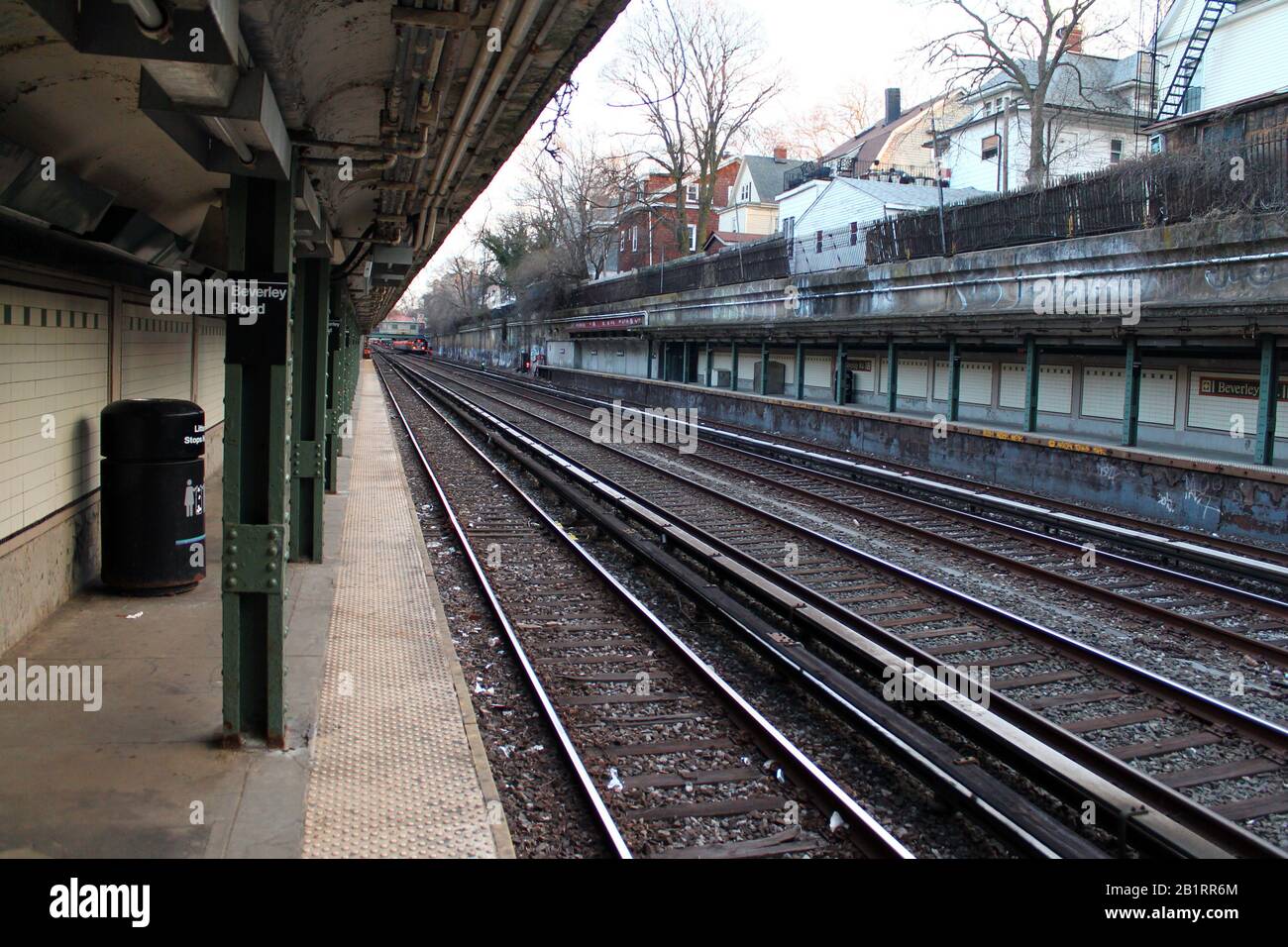 New york subway rails hi-res stock photography and images - Alamy